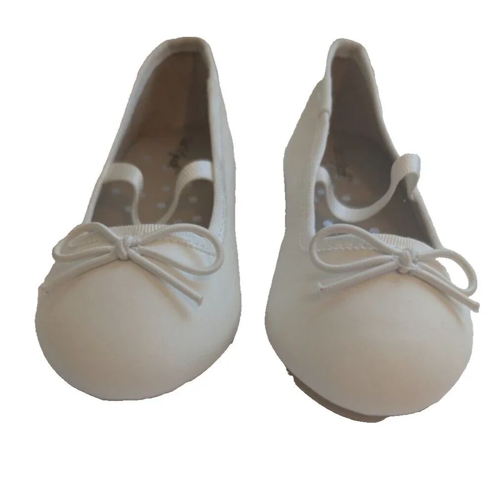 Cat & Jack Toddler Girls White Slip-On Shoes Size 6 NWOT